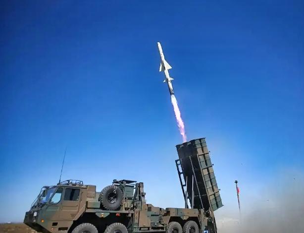 彻底怒了！日本以中国威胁为由部署射程1千至2千公里的导弹后，引发当地民众不满，3