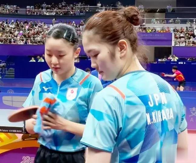 亚运会唯一不被国乒包揽的金牌，由于王曼昱、孙颖莎和陈梦、王艺迪这对国乒组合提前出