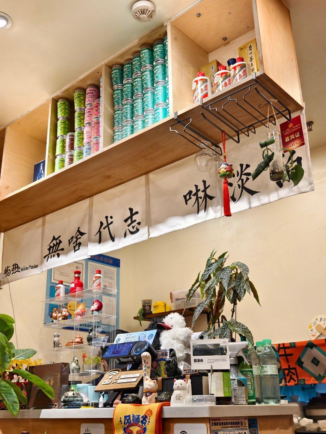 又来这家小店吃，卤肉饭加花生牛奶汤，好吃。 