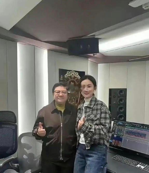 天呐，都快不认识了，这还是韩红么，怎么那么瘦了 