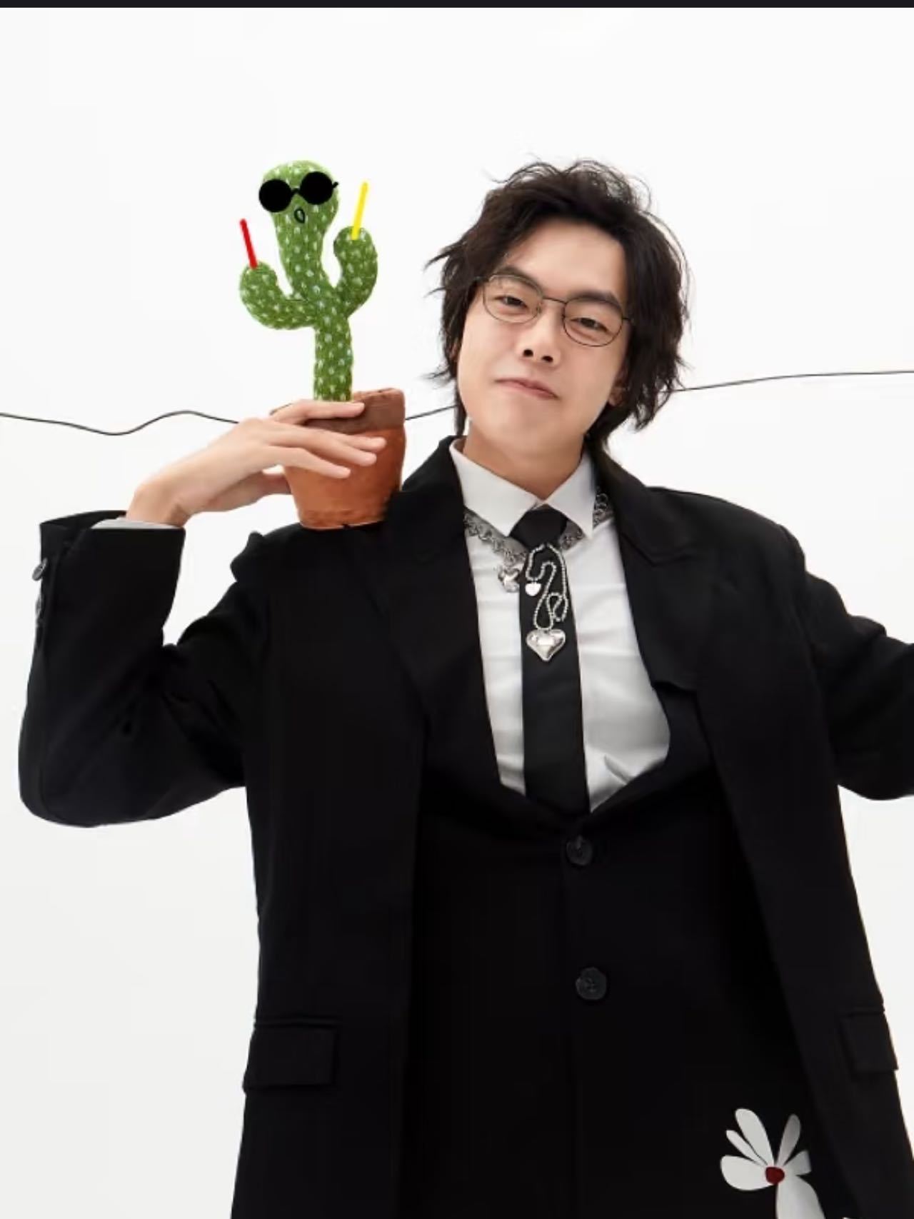 散人求婚画面进了王菲MV  散人求婚的画面出现在王菲的MV里真的是惊喜的联动，这