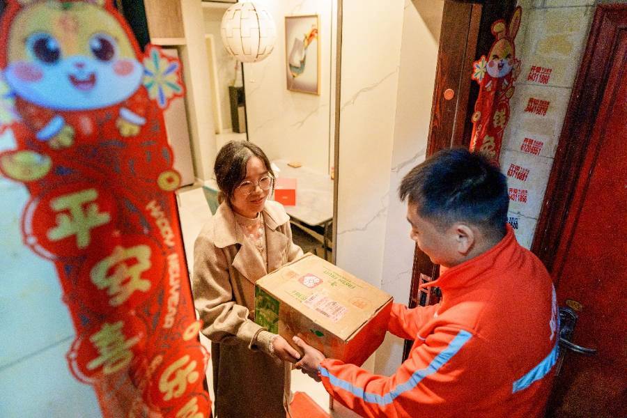 2元的花种真能包邮送到雪山下吗去年，中国快递年业务量首次突破1500亿件，宣告我
