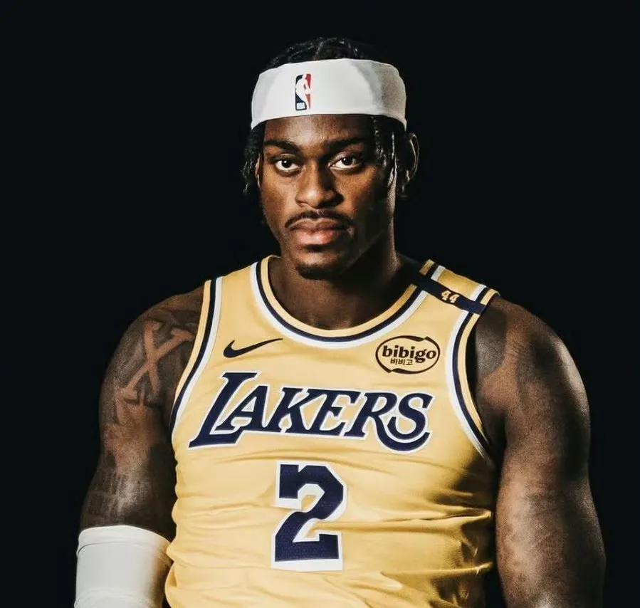 这么缺人他都没上
感觉彻底丢失轮换资格了
范德比尔特已连续8场被dnp
教练组很