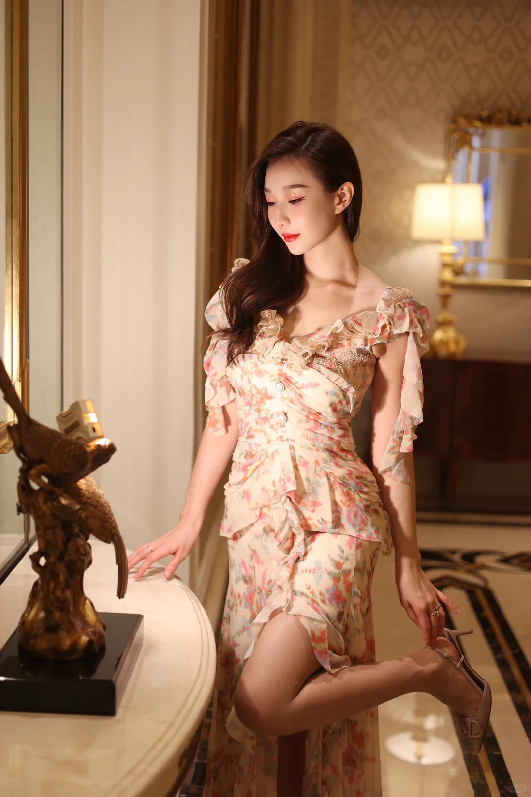 他不羁的脸像天色将晚