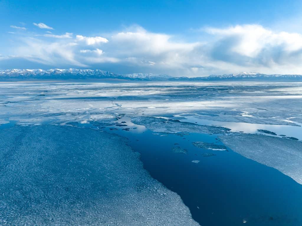 【美丽家乡 新疆博乐——赛湖冰释 蓝玉初开】       春日的新疆博尔塔拉蒙古