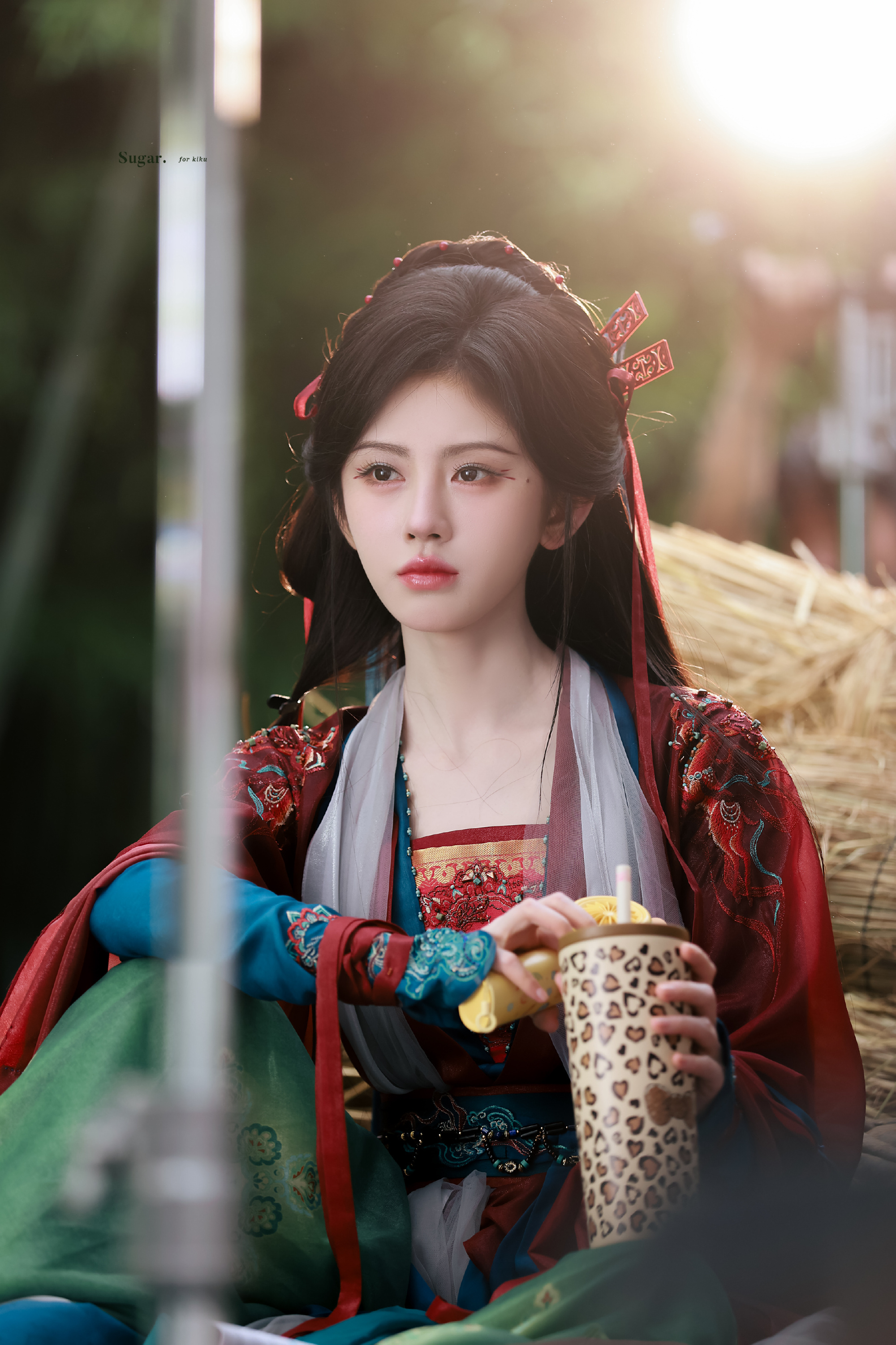 jjy鞠婧祎露芜衣jjy鞠婧祎姜黎非 “不求所有的日子都泛着光 只愿你每一天都承