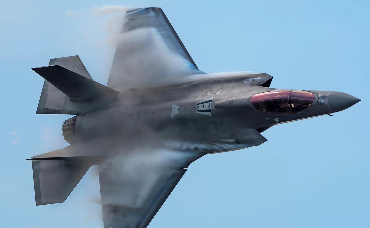 沙特想从美国购买与以色列相同型号的F-35隐身战机，遭到以色列激烈反对。
目前，