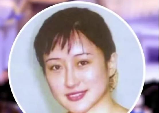 2001年，空姐杨旸与有妇之夫郭介明相会。二人温存过后，随即发生冲突。冲突的结果