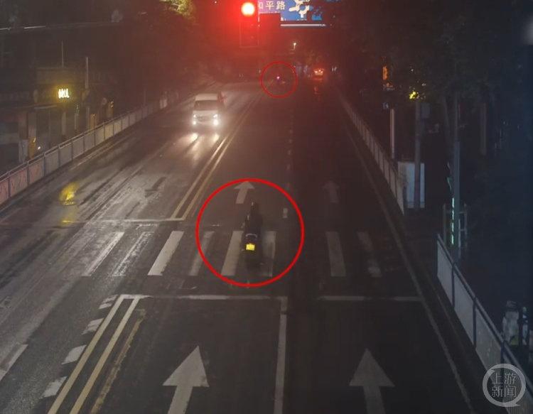 该局交通管理支队近日接到市民举报，称在渝中区中兴路、和平路路段有摩托车频繁猛轰油
