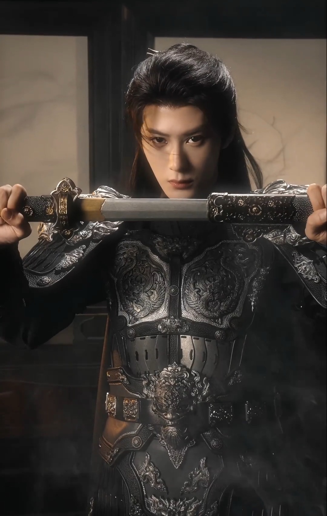 谢却山到底一共有多少套造型我们还一无所知发冠、簪子、常服、青衣、盔甲…檀健次谢却