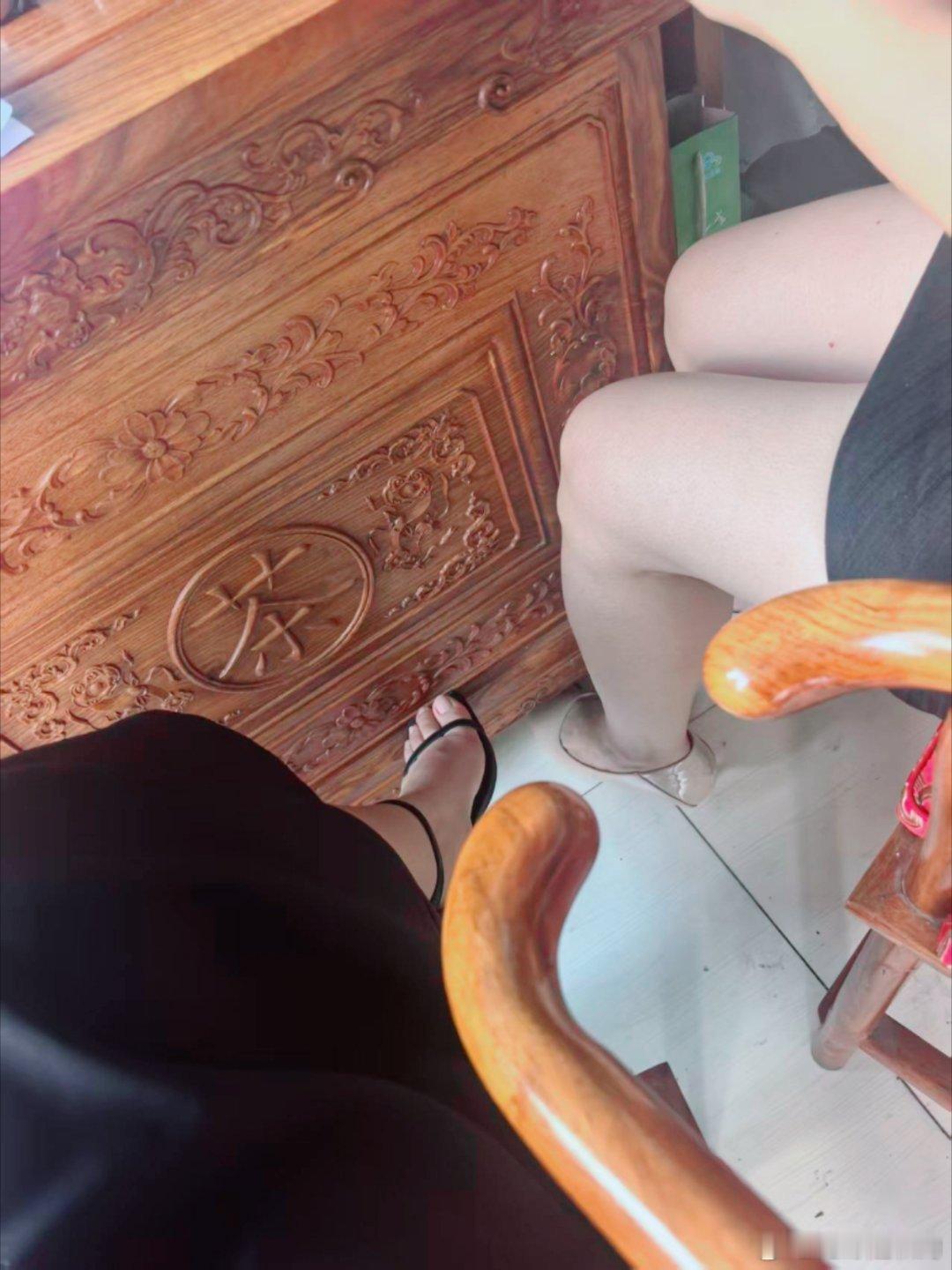 来主任这里喝杯茶…… 