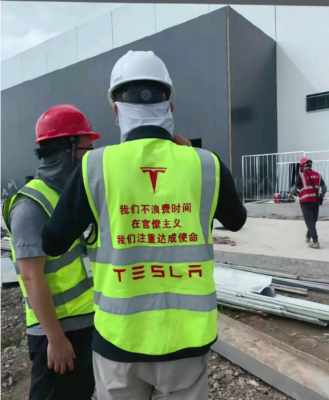 非常有意思的是，很多身边的朋友和特斯拉车主都能准确说出特斯拉的Slogan：加速