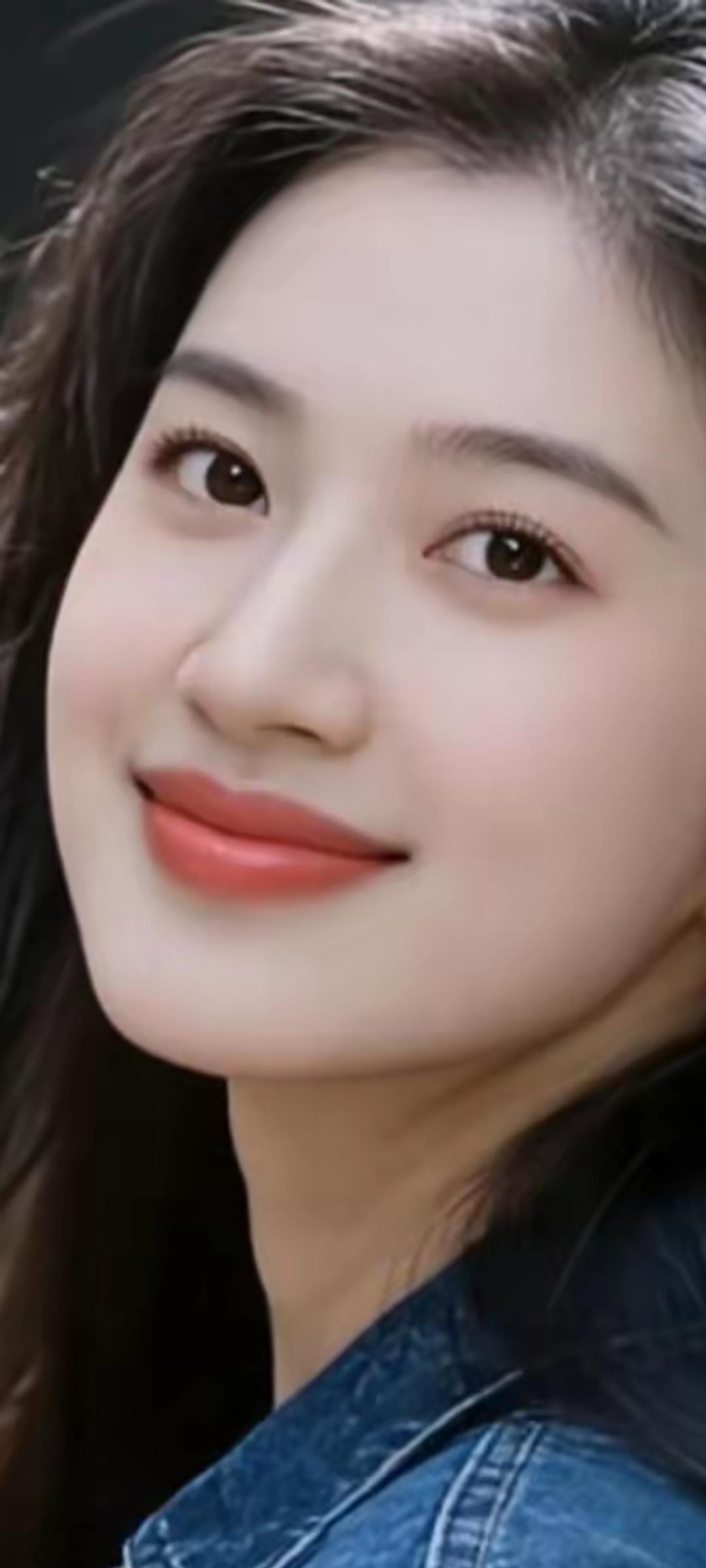 甜美笑容，温柔眼眸，牛仔外套，元气满满的一天！😊💙