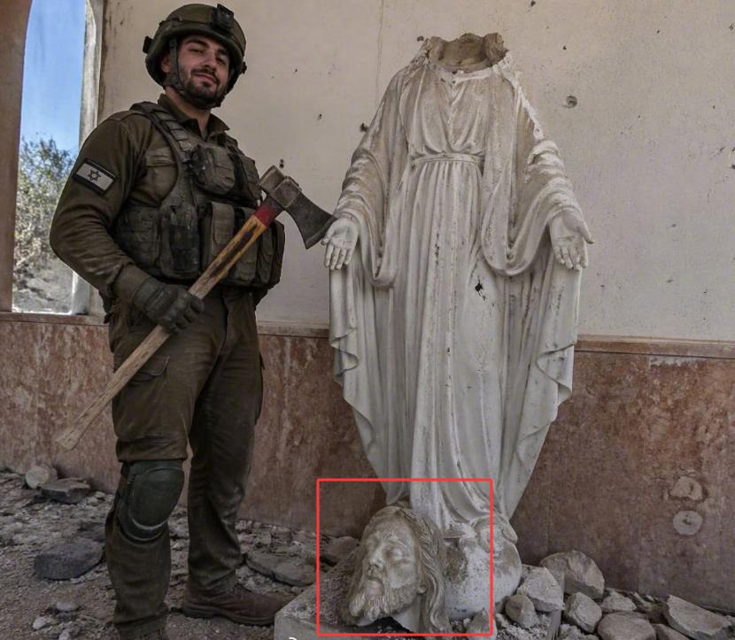 以色列士兵又斩首了耶稣的雕像！

大家也知道，在基督教的传说当中，犹大出卖了耶稣
