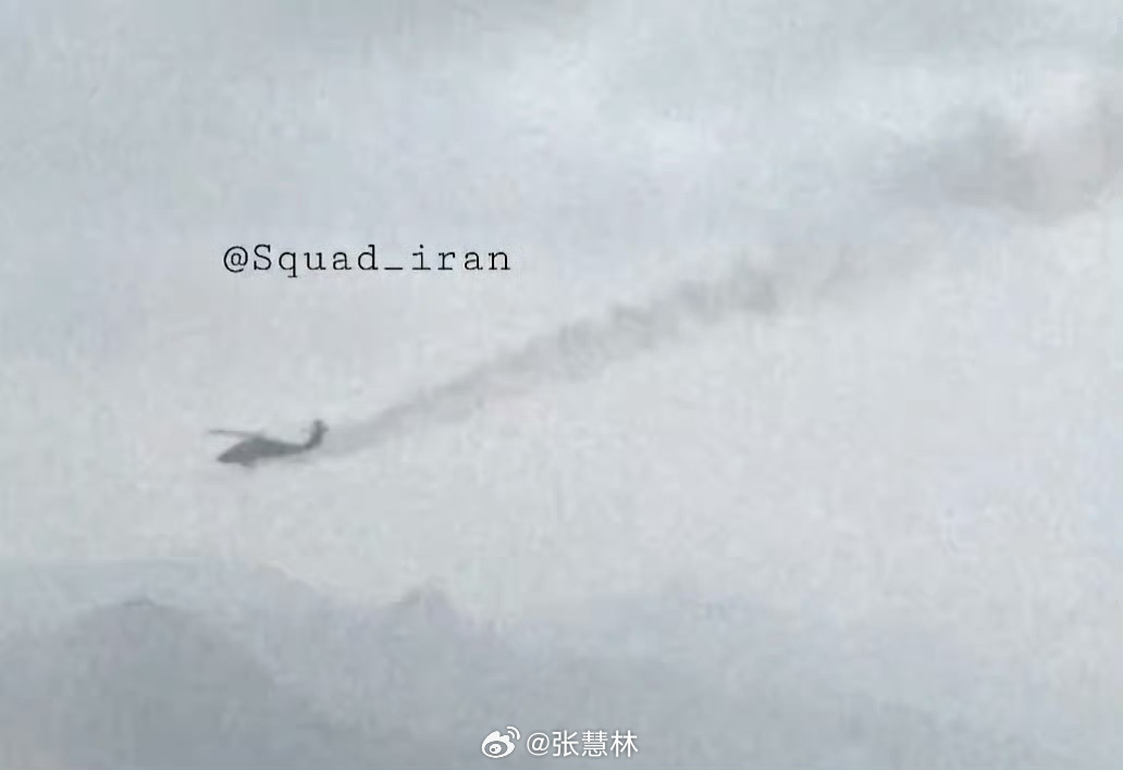 美军黑鹰直升机疑似被伊朗击中4月3日，美军F-15E战机在伊朗境内被击落 ，美方