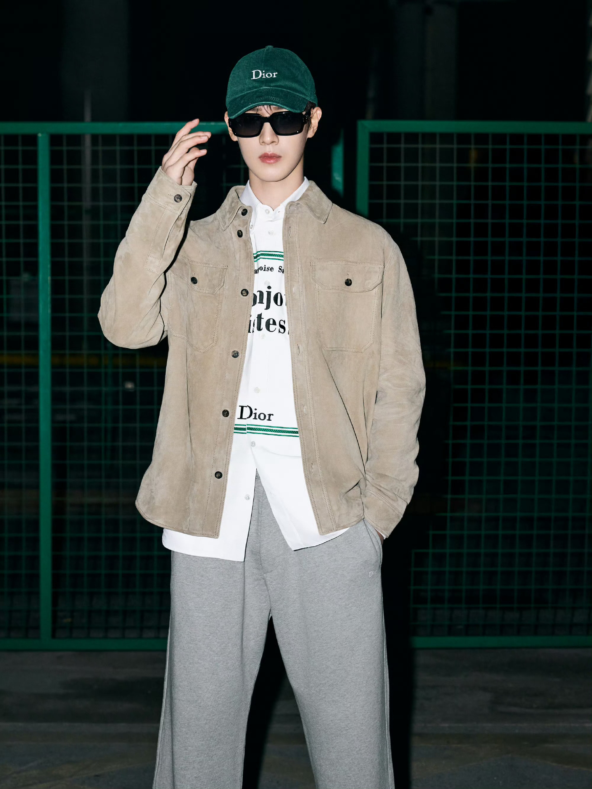 李昀锐 in Dior ✈️🍀🇫🇷 启程前往巴黎时装周，出发图身穿26春夏