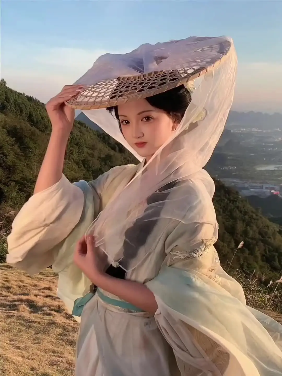 果然，桂林山水诚不欺我，太有氛围感了！汉服也太美了吧！