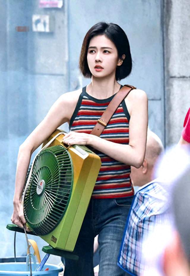 热度稳居前十、路人缘回暖！白鹿最新状态曝光，踏实拍戏终获认可