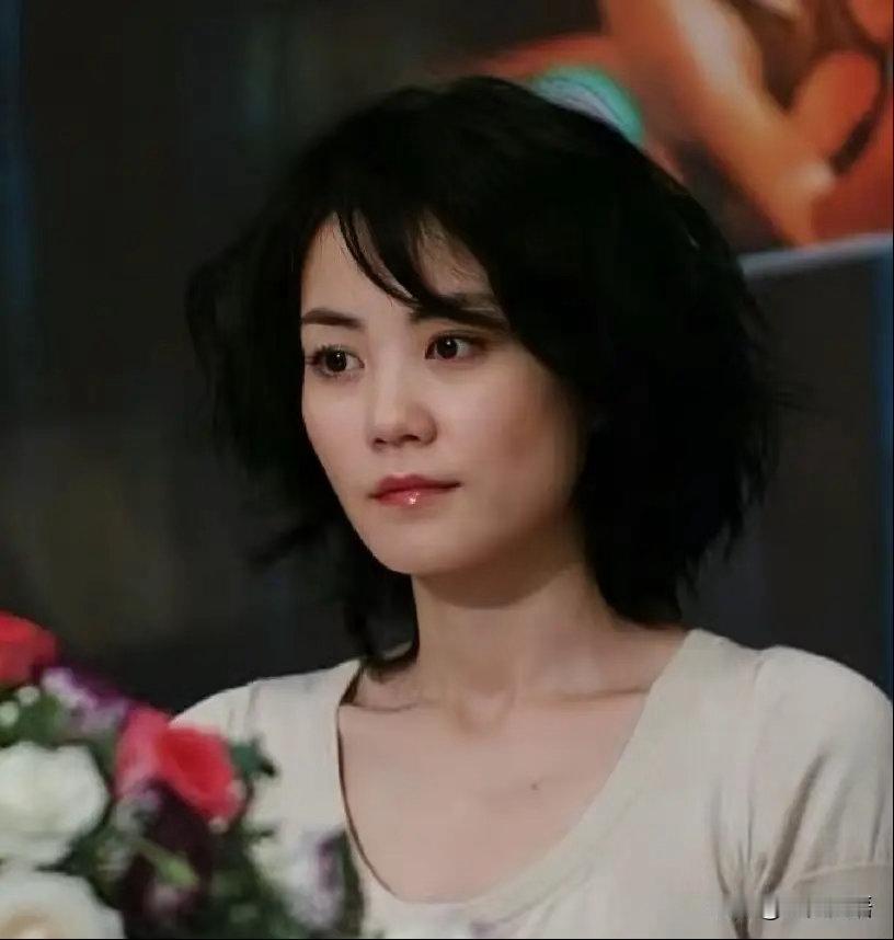 王菲，引发热议！8月29日，谢霆锋生日当天，王菲没有前往演唱会陪伴爱人，而是一副