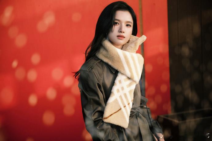 张婧仪冬日英伦风look 张婧仪英伦风look真的好美，好有气质呀，完全就是我的