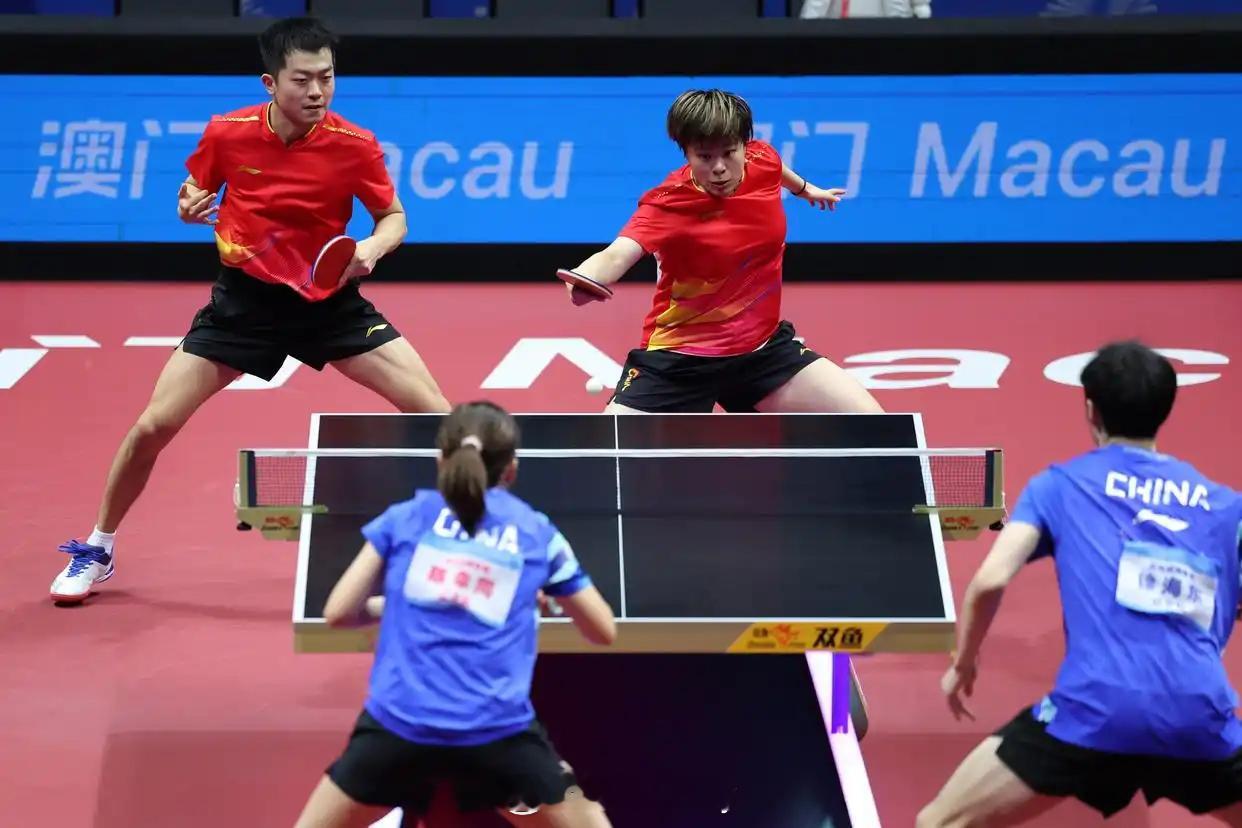 乒乓球混双铜牌战，王艺迪和袁励岑均来自乒乓球名城鞍山，陈幸同来自沈阳，徐海东来自