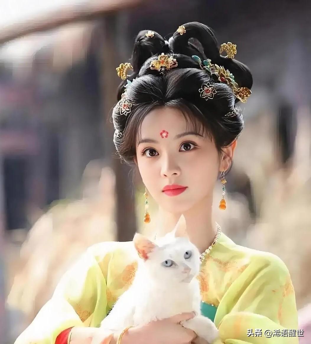 这下内娱不少男明星，估计都不敢轻易跟田曦薇搭戏了。跟她合作过的许凯、白敬亭、胡一