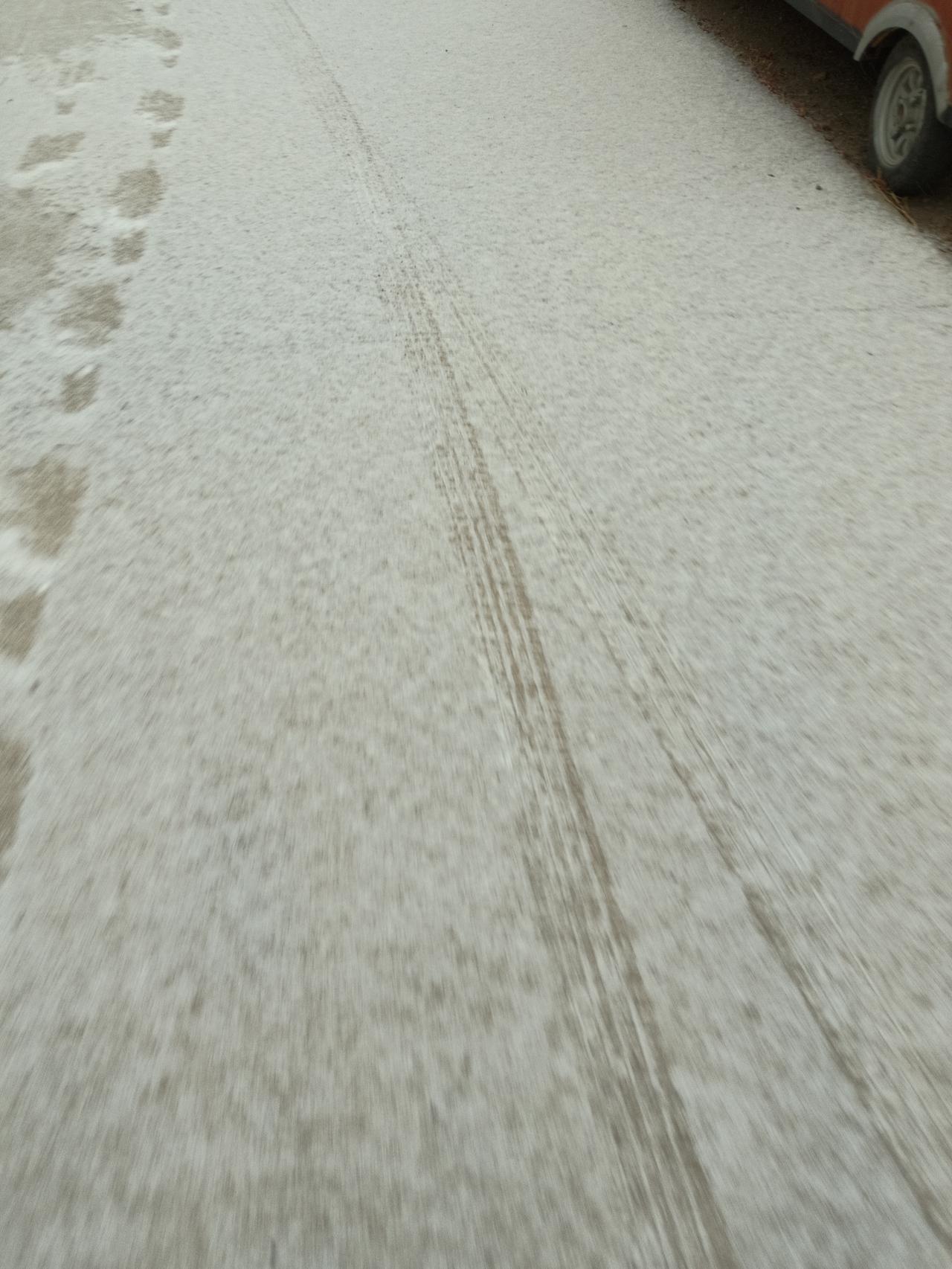 雪地里的车辙，留下冬日的故事