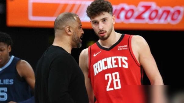 领先19分差点翻车，无数球迷恨不得把战术板狠狠拍碎在乌度卡脸上。你肯定也觉得他死