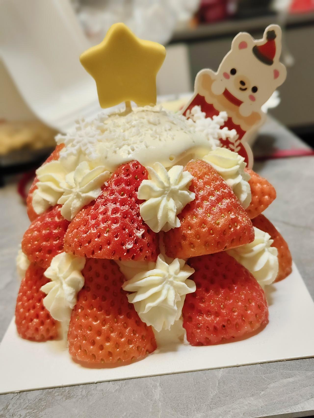 圣诞氛围感拉满！这款草莓塔蛋糕也太治愈了吧
 
圣诞节的仪式感，被这款草莓塔蛋糕