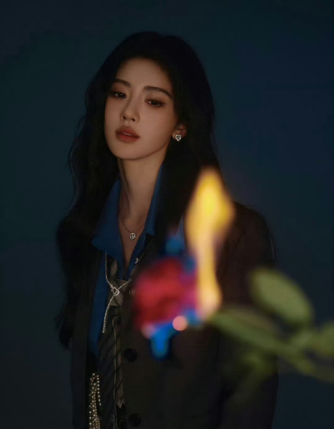 鞠婧祎巅峰之夜造型舞台之神，美翻全场 