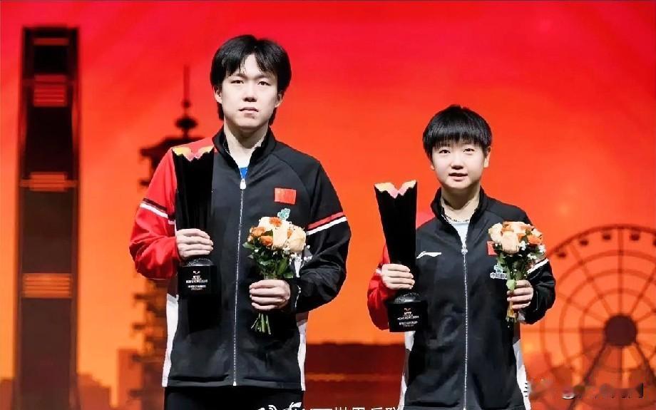 这一宿都没睡踏实，反复琢磨昨晚王楚钦那个“自杀式”打法。
​终于回过味儿来了，他