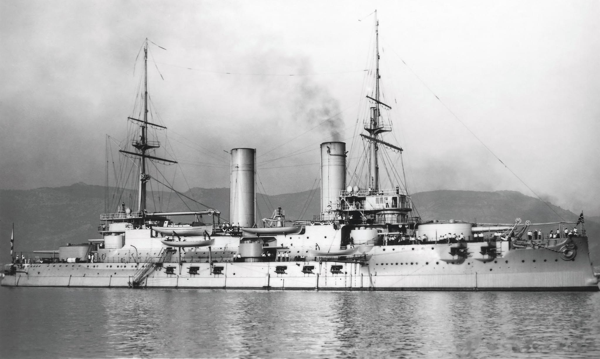 沙俄海军博罗季诺级前无畏舰光荣号高清照片，摄于1905年的土伦#军事历史全触达#
