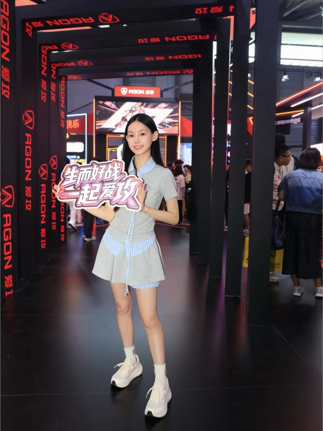 万万没想到CJ在爱攻展台待一下午😂