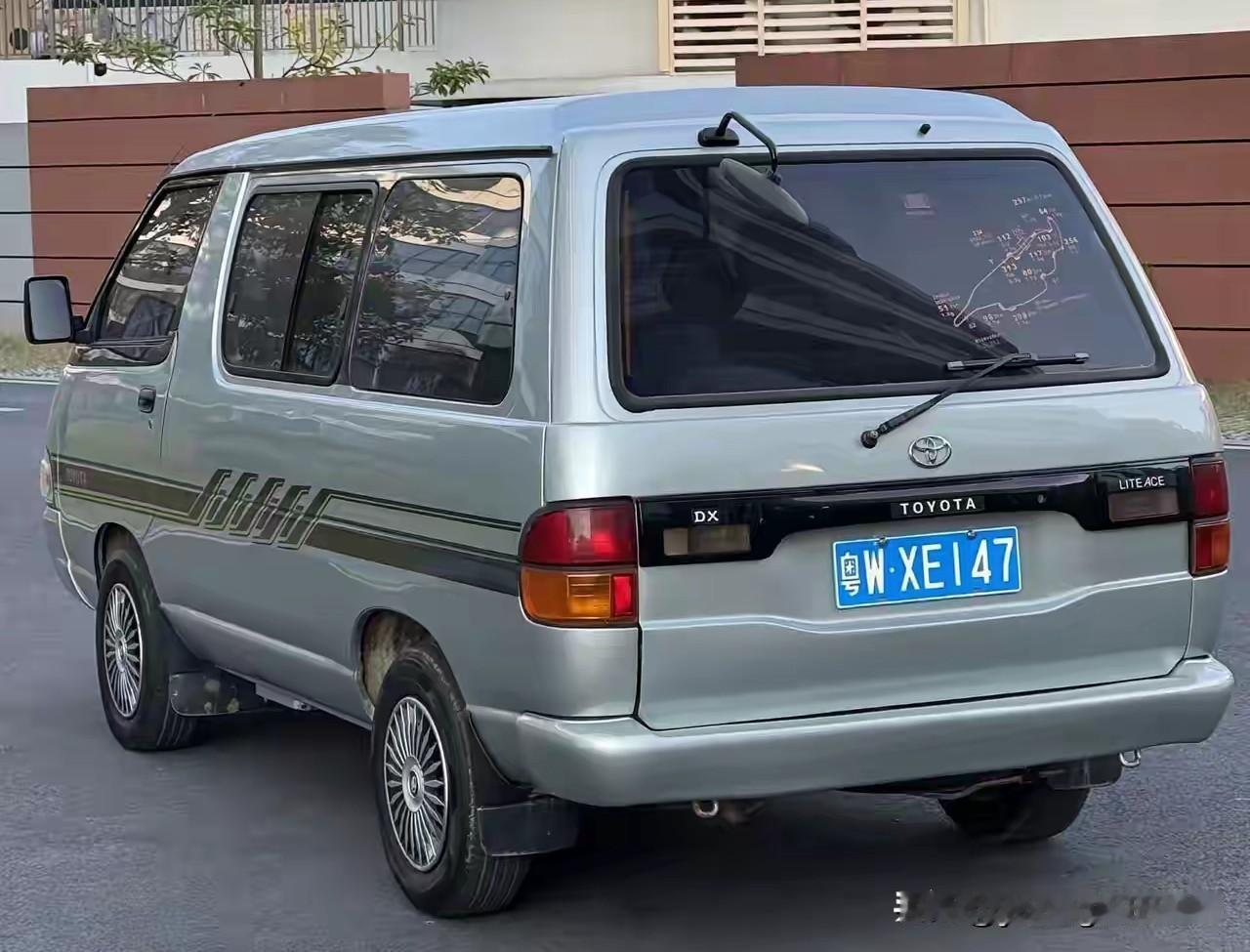 经典老车之丰田小霸王。在汽车厂商中，丰田还是很懂用户的需求，旗下有着众多不同的车