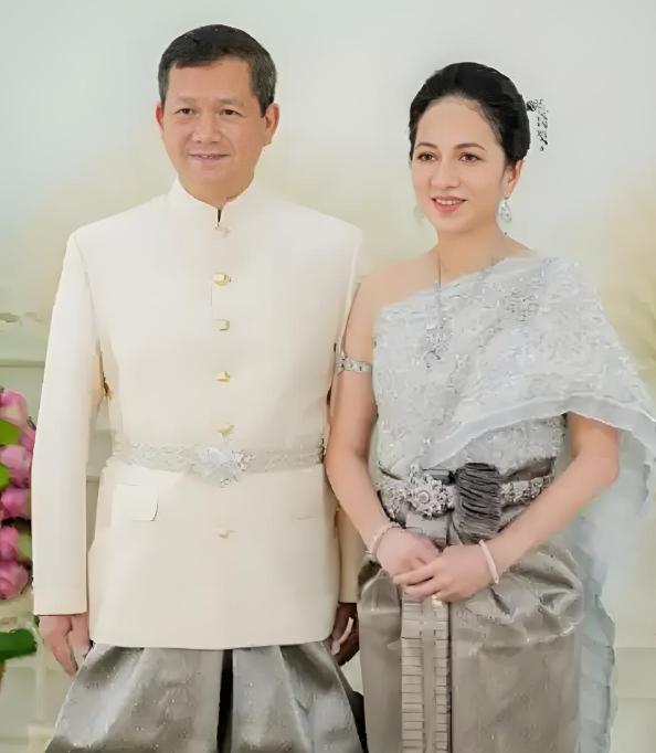 洪森的儿子洪玛奈真的好福气，妻子太美丽了，未来即便他真的失去了现在的权势，那么只