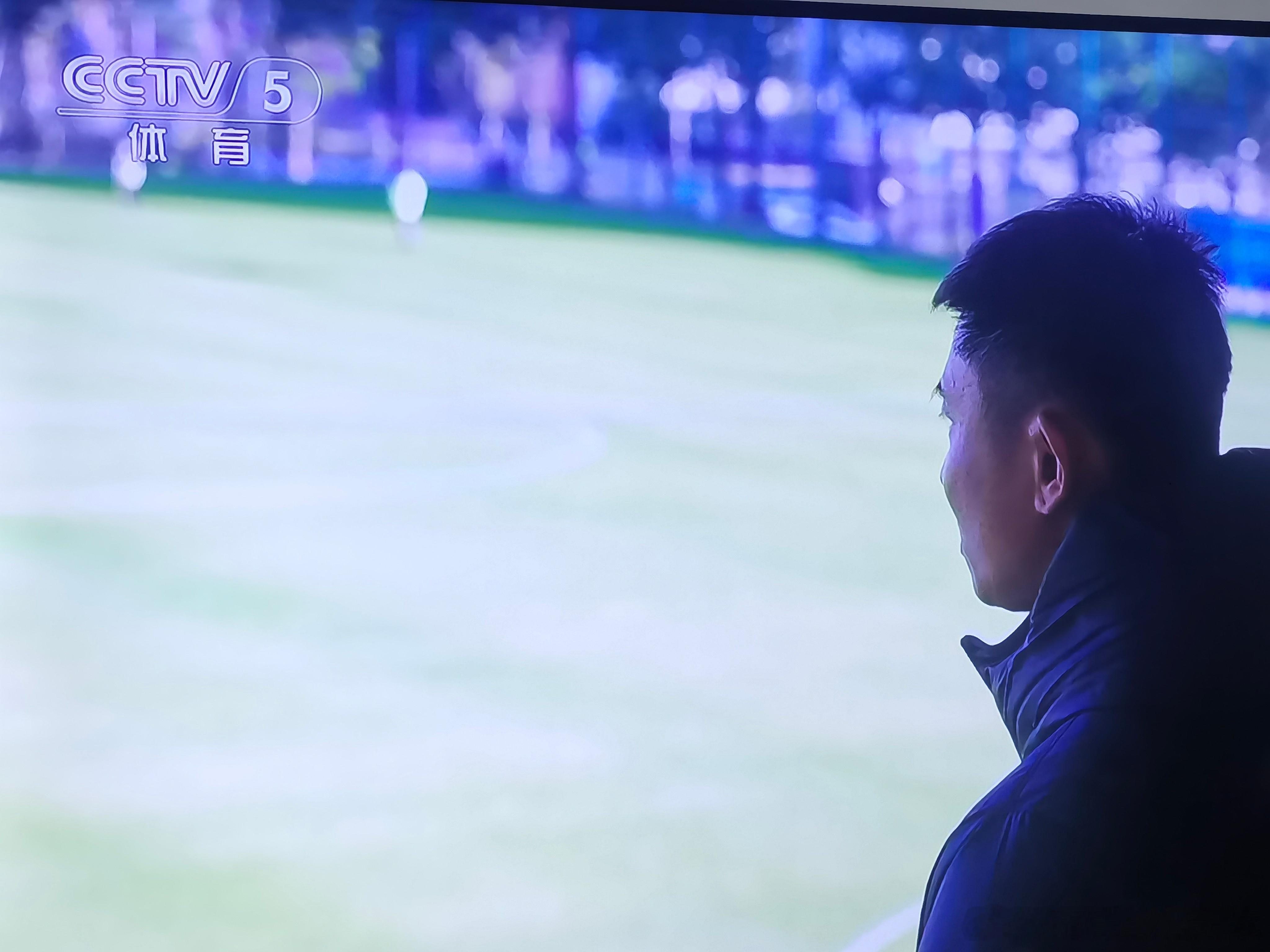 山东泰山 央视足球之夜专访中国男足U15主教练周海滨。 