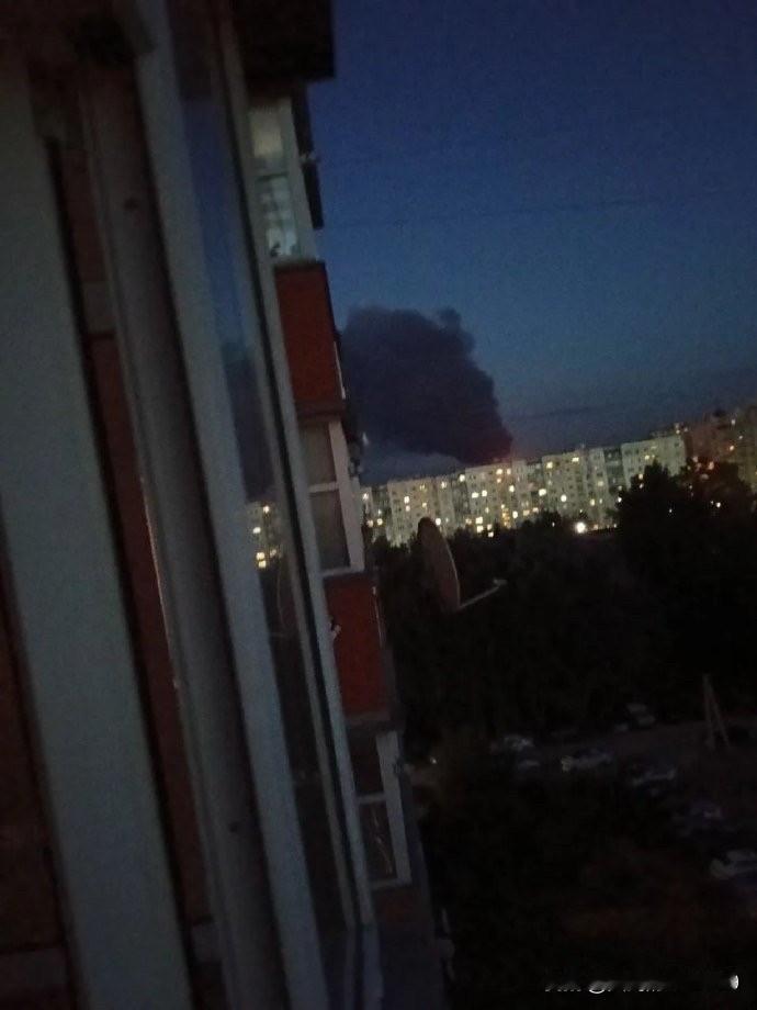 乌克兰全国各地从3日凌晨至白天，继续遭到俄罗斯导弹与无人机的袭击而起火冒烟，多个