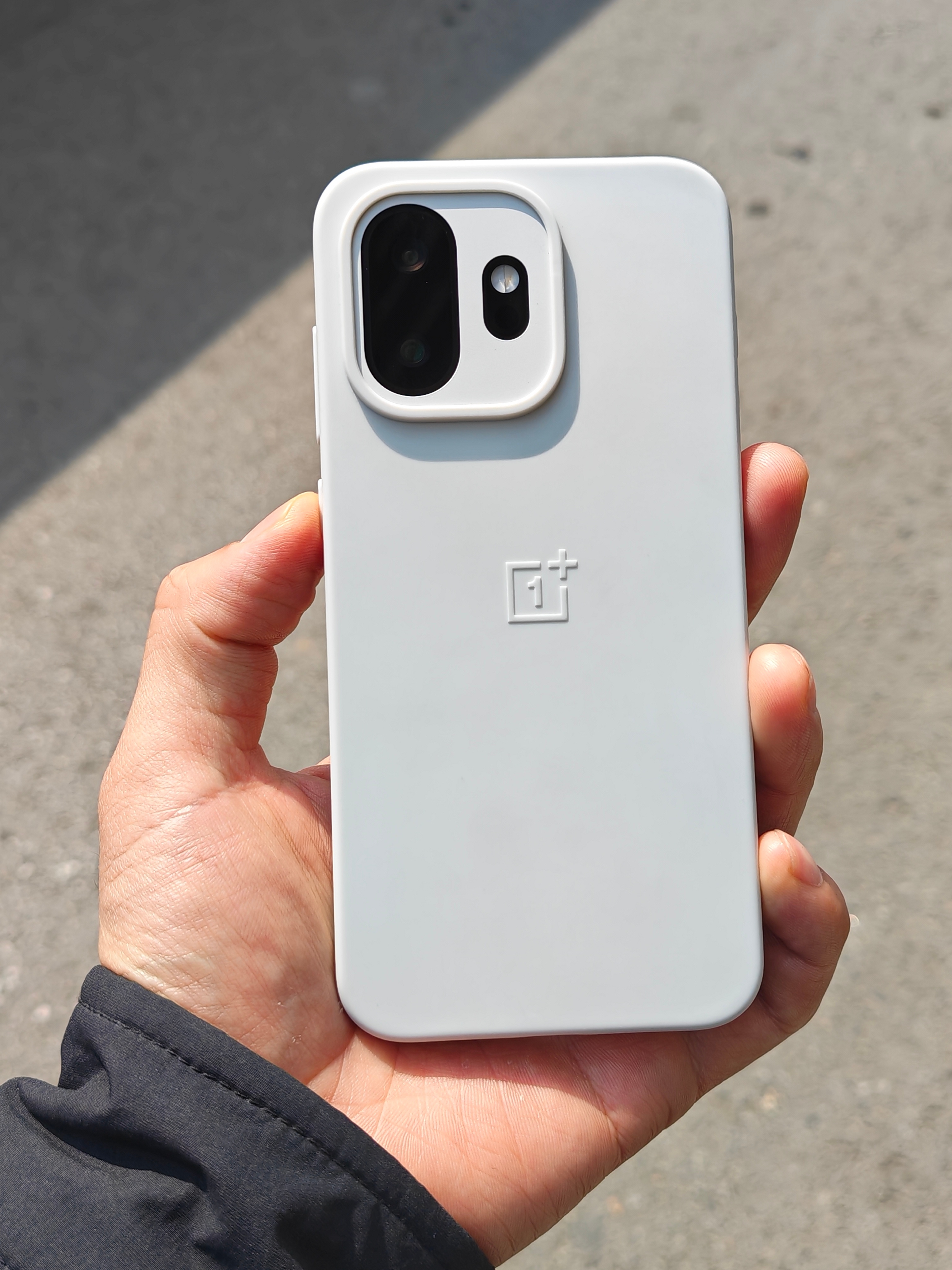 早，晒晒我的主力机一加15T，好看吗？