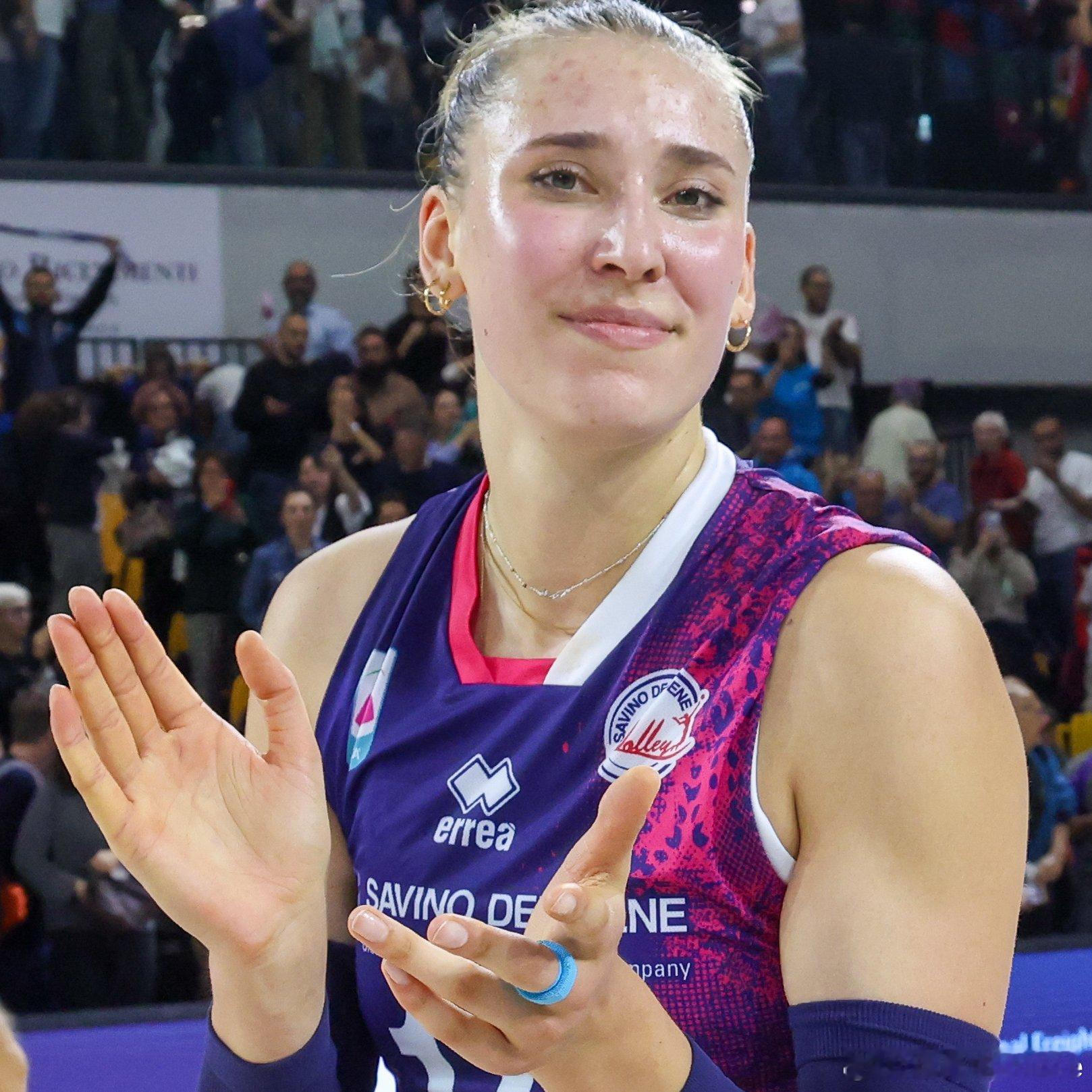 年底就是各种转会传闻和炒作期的开始，根据土媒报道：✍️ 安特罗波娃与伊萨奇巴希俱