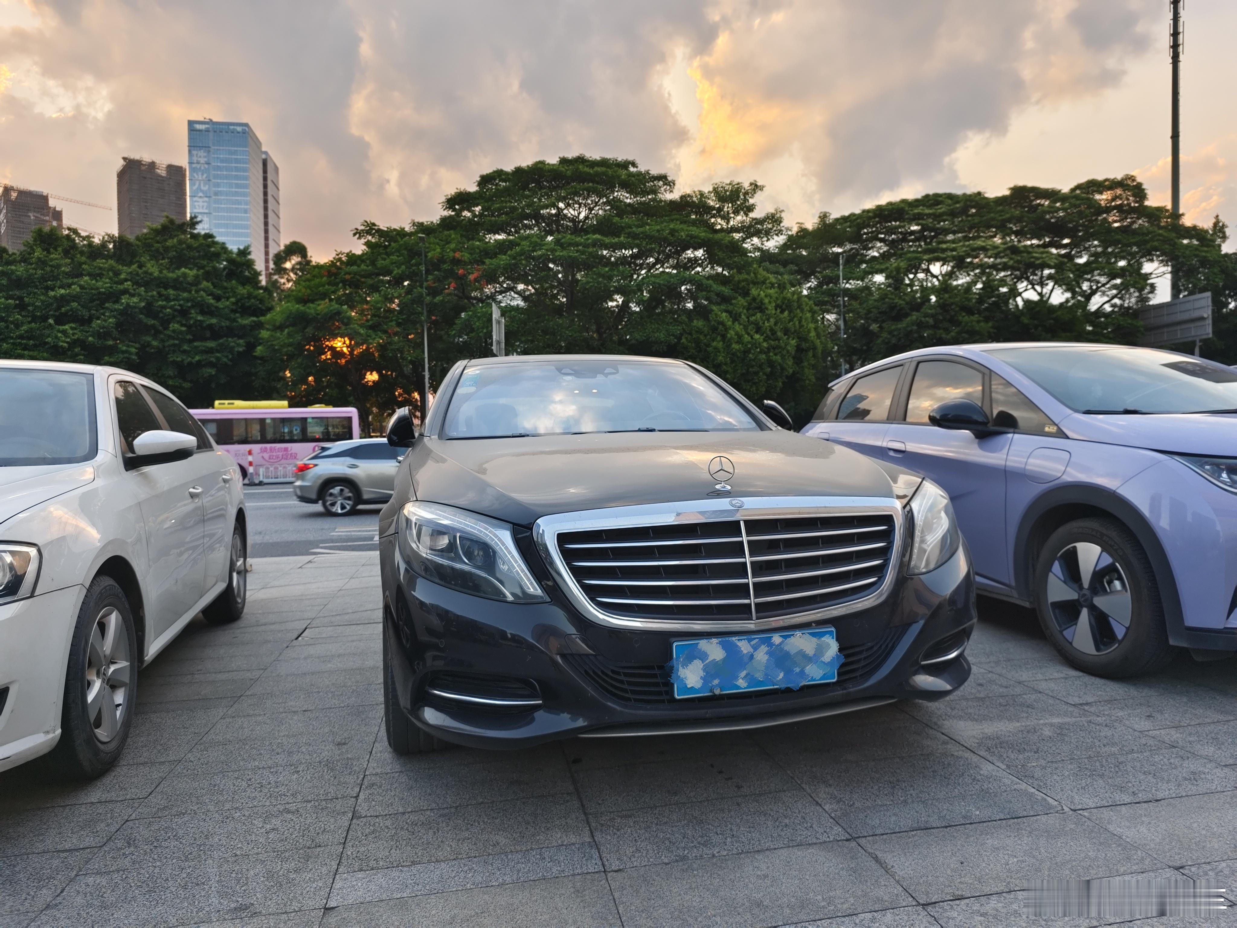 以现在的眼光总结一下奔驰w222 s400外观内饰设计依然无敌，尤其是内饰绝对是