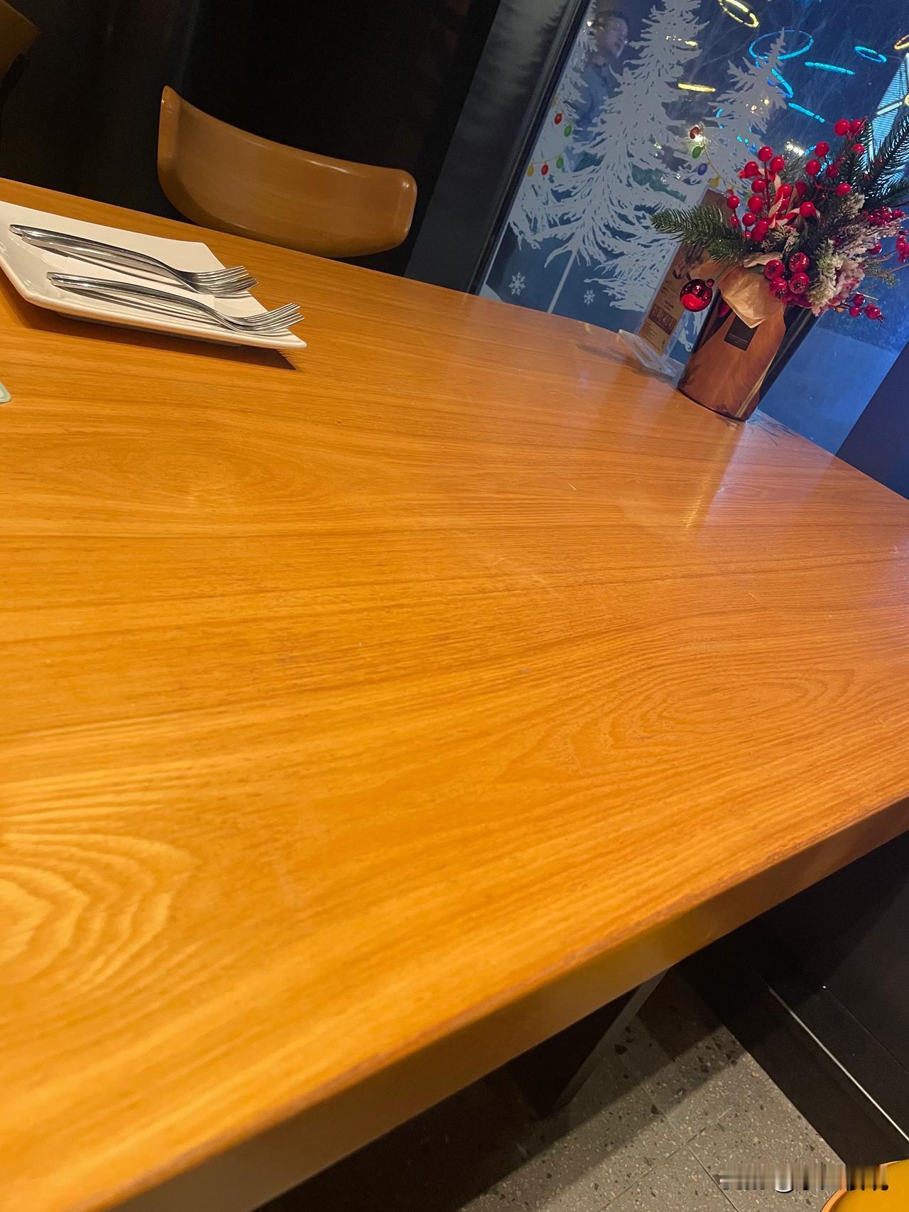 最近强度太高了，昨天到12点，今天估计也很晚，刚接待完一个会员，等待下一个，弄完