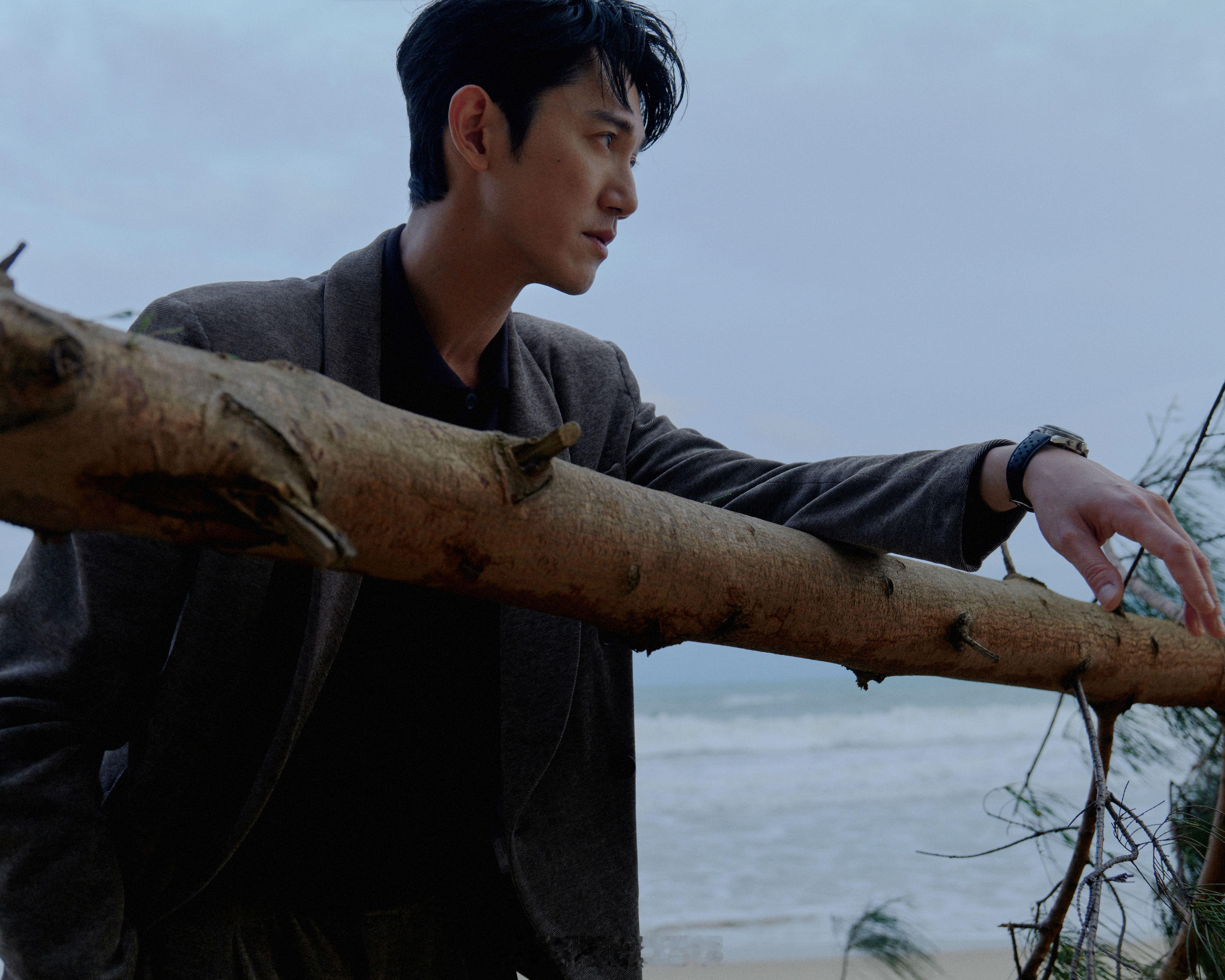 吴慷仁ELLE红毯 今日亮相ELLE风尚大典！利落西装恰好衬出他那份沉稳和从容，