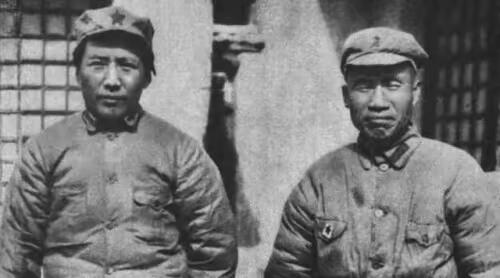 毛主席和他的战友。