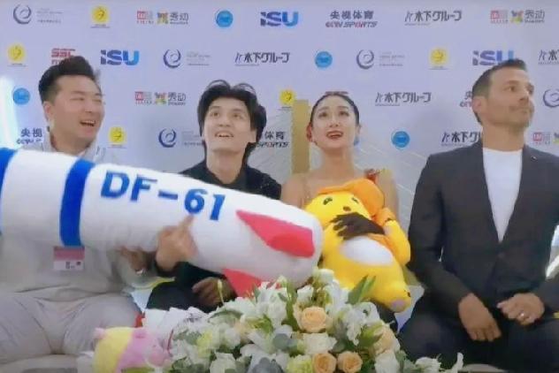 这也太扯了！一个玩偶就把美联社整破防了？害得咱中国花滑选手被国际滑联调查！
这事