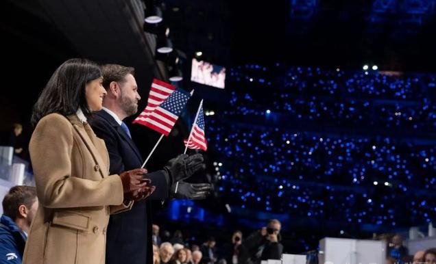 不是不报，时候已到！从爱波斯坦案的精英几乎全部沦陷，到万斯出场的一片嘘声，美国正