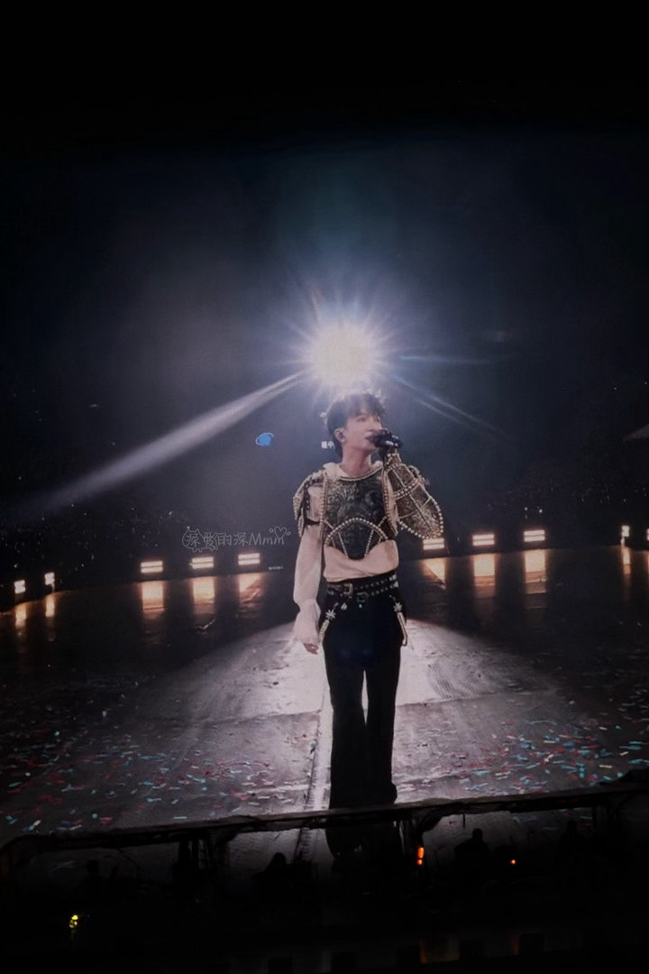 周深 看，我的光在向我走来