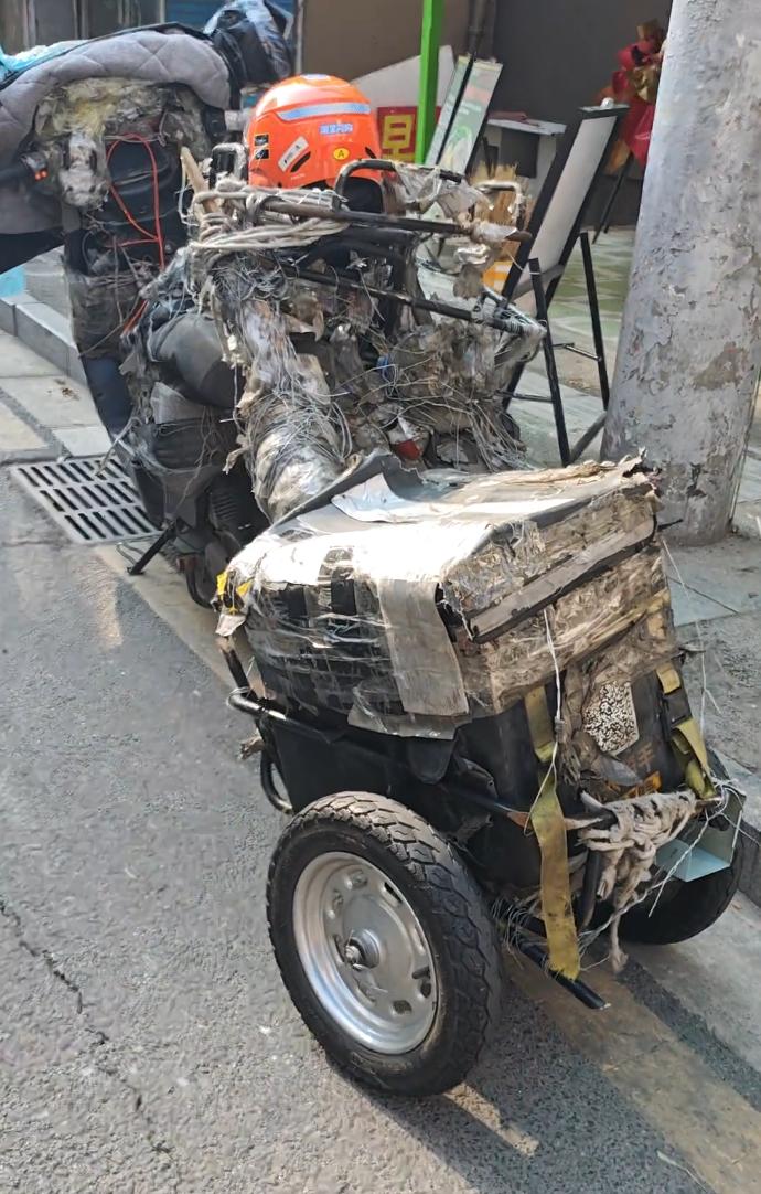 路上看到一辆废品金刚[泪奔]组装它的人真是个人才