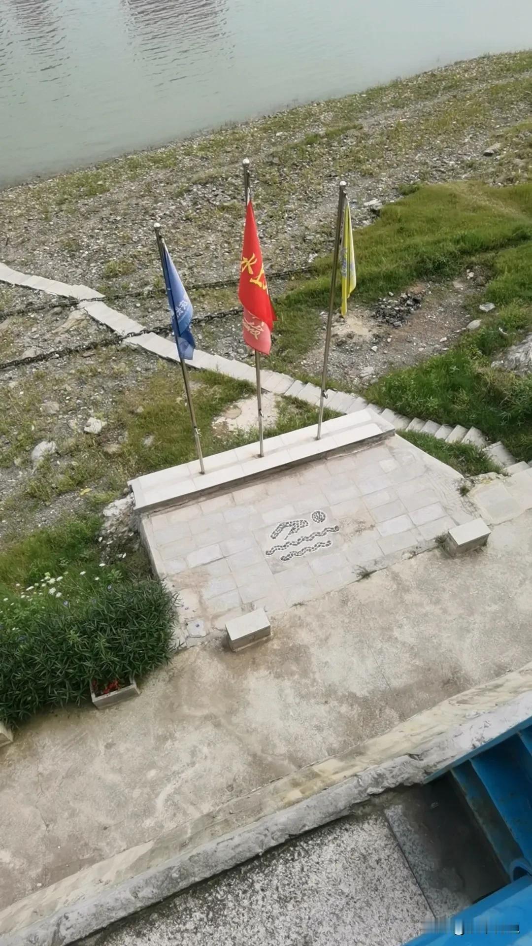 重庆禁渔期钓鱼佬何去何从？每当禁渔期来临，钓鱼佬们收起了行装。在这非常难熬的时段