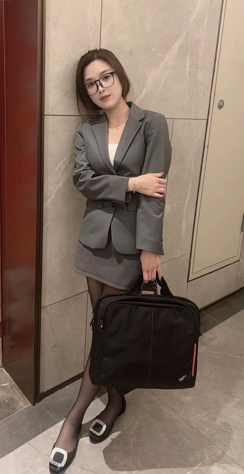 你不需要活成任何人期待的样子，只需要活成自己✌️