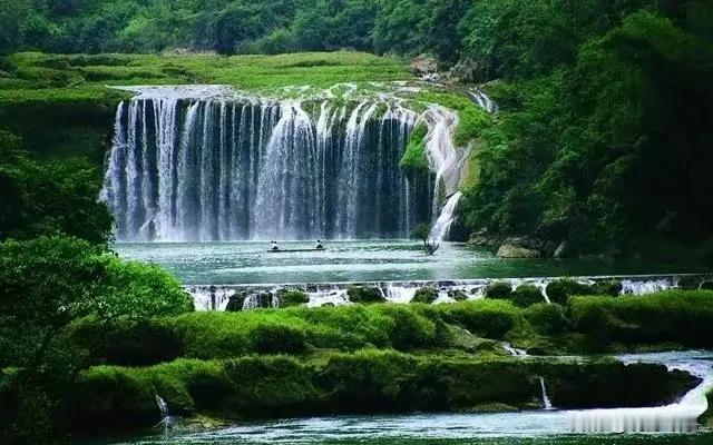 探秘山水间，邂逅自然仙境

一步一景，青山绿水映入眼帘，美如画卷。

山峦起伏，